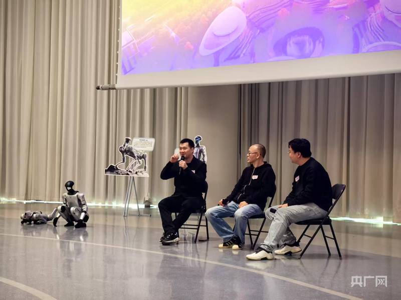 2025怀柔科学城“共享未来”系列科普活动之“拥抱智能时代”举办 